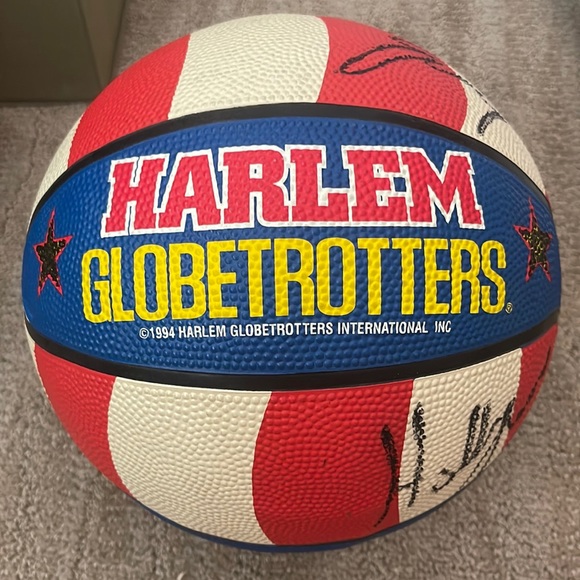 Harlem Globetrotter signed basketball - Picture 1 of 5